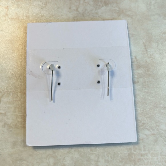 Stunning *Magnolia Grace Silver Finish Teardrop Earrings - Picture 3 of 3